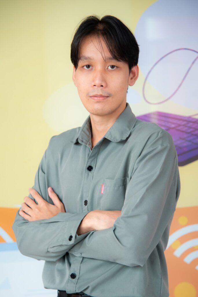 นายวรดร เสวีพงศ์